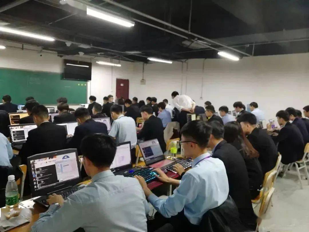 八維教育培訓學校云計算專業