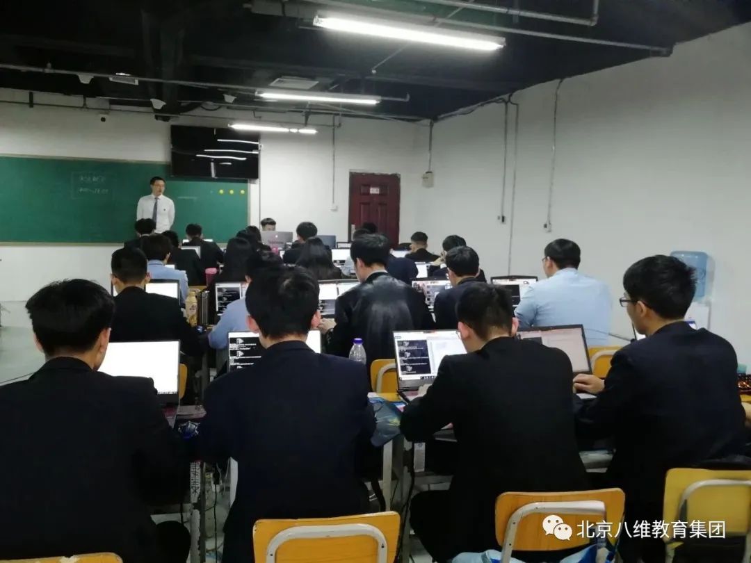 八維教育培訓學校大數據專業