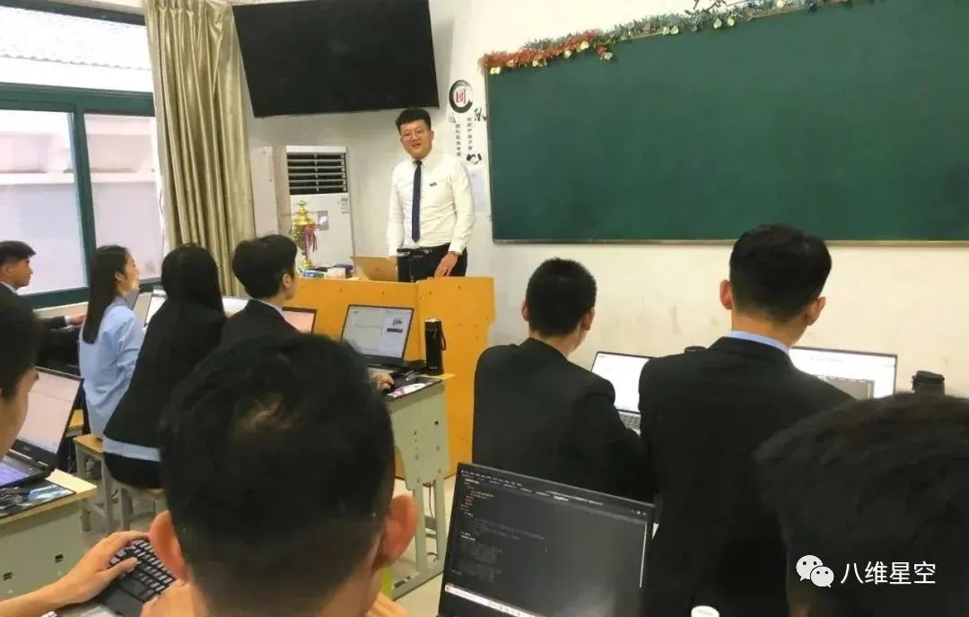 八維學(xué)校緊抓就業(yè)風(fēng)口打造數(shù)字技術(shù)人才塑造數(shù)字未來