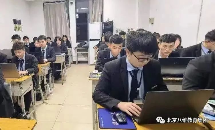 八維教育培訓(xùn)學(xué)校獨特教育模式打造優(yōu)秀VR虛擬現(xiàn)實技術(shù)人才