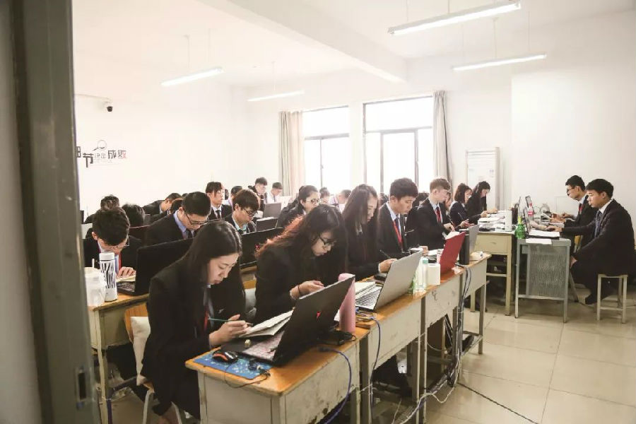 借八維教育輕松跨入互聯網新階段朝陽行業