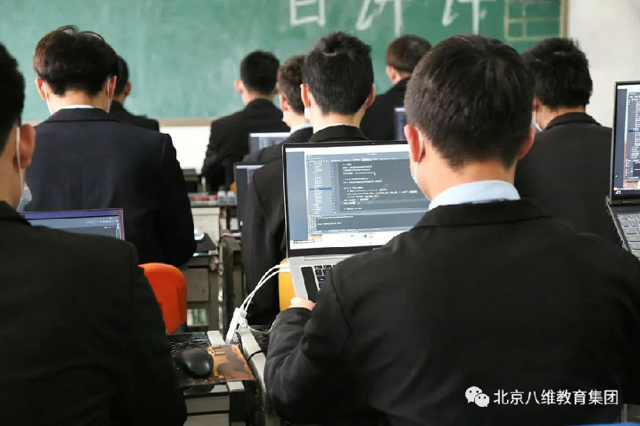 借八維教育輕松跨入互聯網新階段朝陽行業