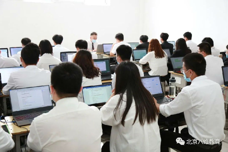 八維學院游戲開發專業專注于VR虛擬現實技術人才培養