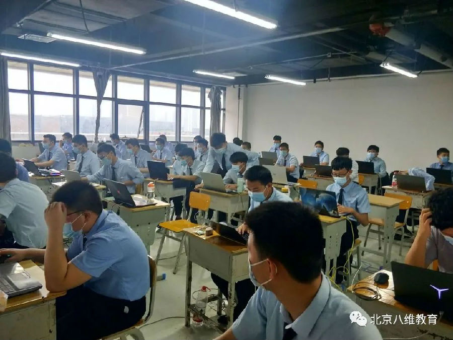 八維教育培訓學校實訓標準化培養優秀物聯網人才