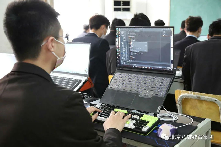八維教育洞悉行業人才需求打造高端java編程工程師