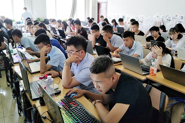 八維學(xué)校把握數(shù)字行業(yè)機(jī)遇開設(shè)云計(jì)算專業(yè)助力學(xué)子贏得雙豐收