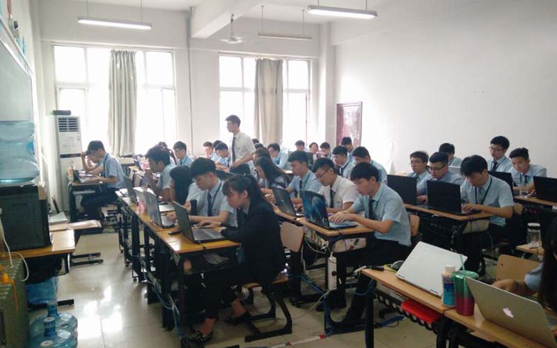 八維集團互聯網熱門IT技能培訓不可比擬的優勢