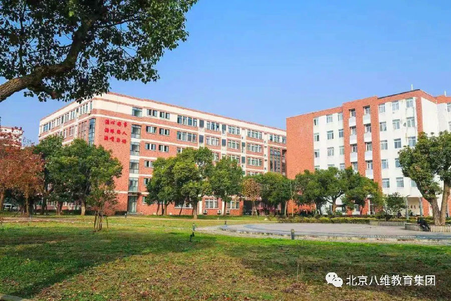 八維教育助力學(xué)子掌握前沿技能打造人工智能時(shí)代的頂尖人才培養(yǎng)基地