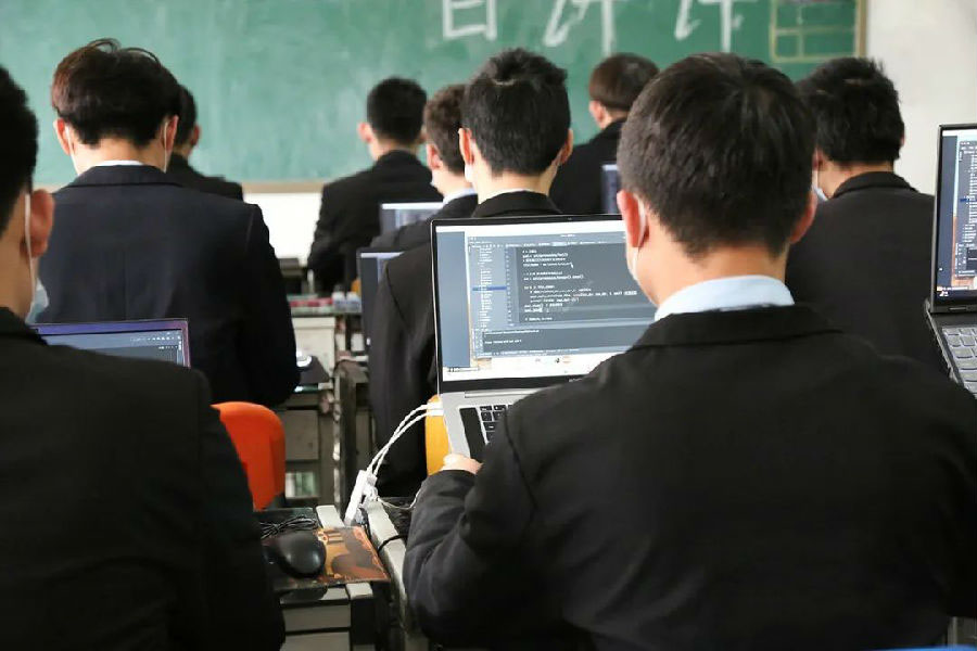 八維集團(tuán)推動教育培訓(xùn)質(zhì)量提升引領(lǐng)IT培訓(xùn)領(lǐng)域發(fā)展培養(yǎng)IT領(lǐng)域人才