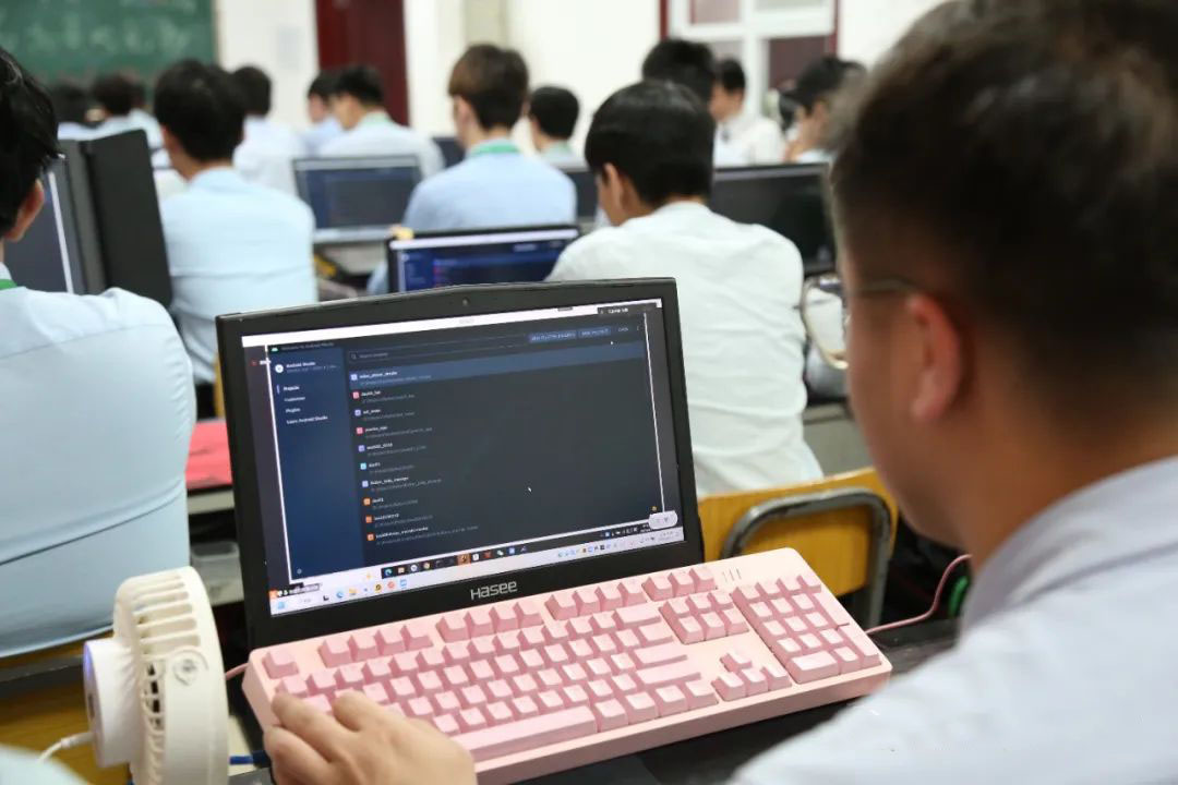 八維學院提升學生綜合能力帶你走進數字化時代