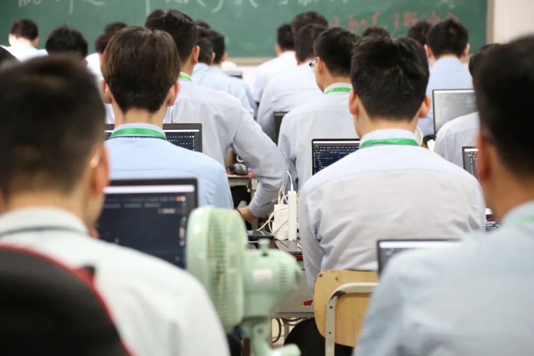 八維學院提升學生綜合能力帶你走進數字化時代