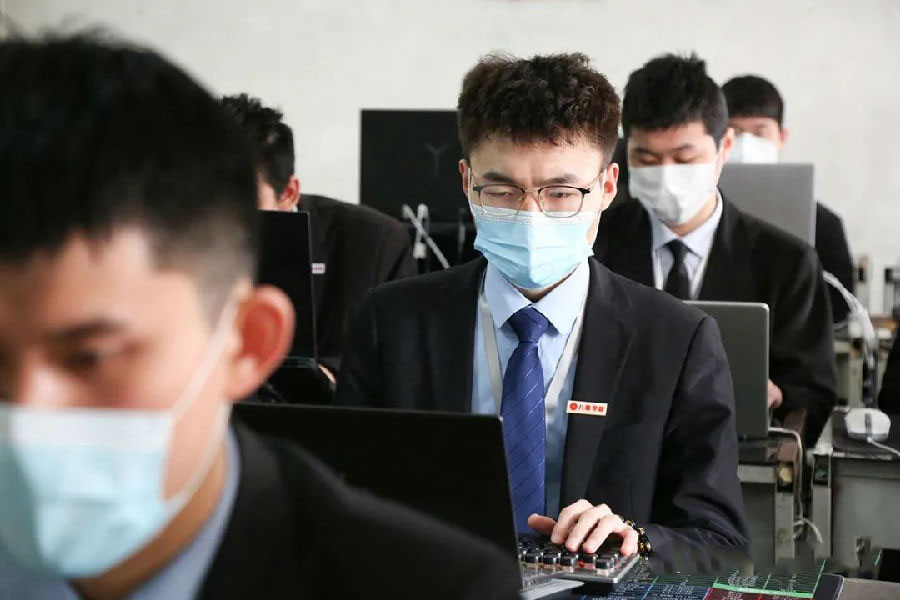 八維學校探索軟件開發無限可能用智慧托起學子軟件夢想