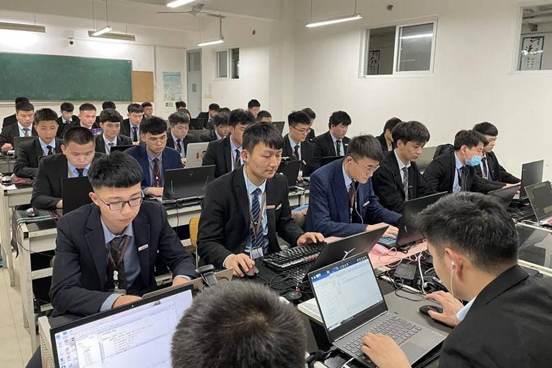 八維學校探索軟件開發無限可能用智慧托起學子軟件夢想