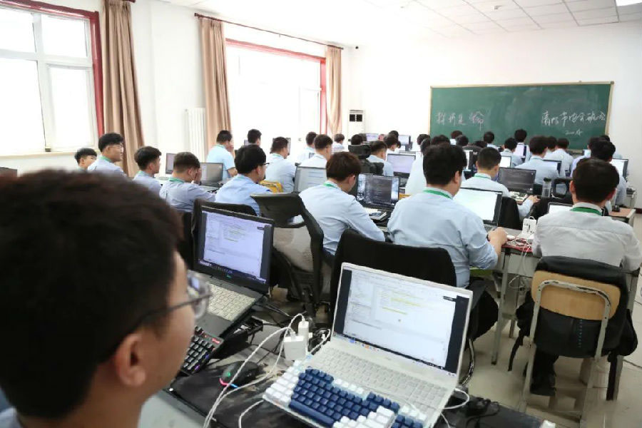 八維集團結合實際產業需求打造行業優秀專業人才