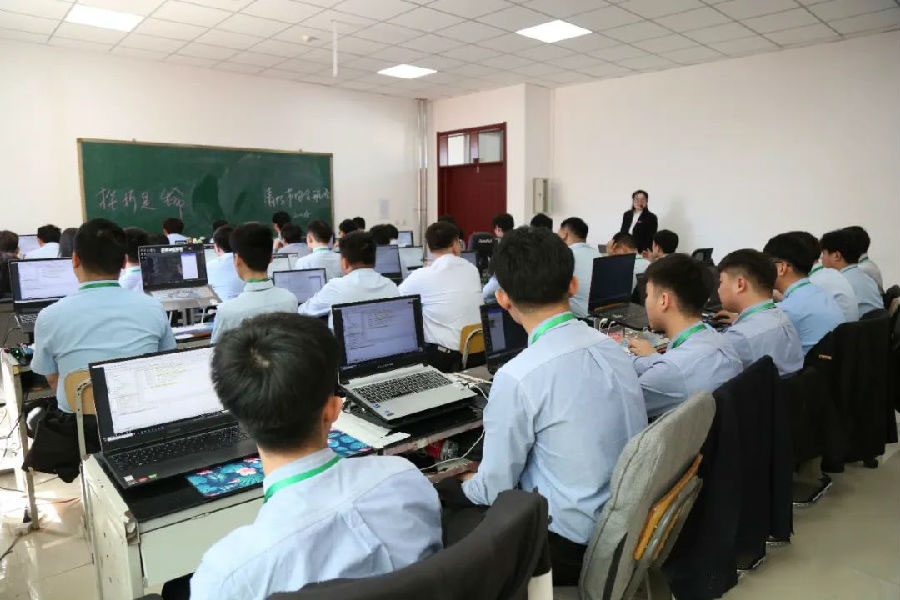 八維學院開啟人工智能技術培訓培養未來人工智能領域精英