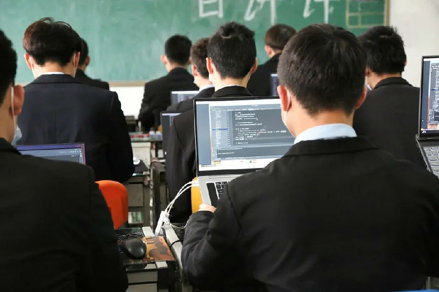 八維教育建設(shè)數(shù)字化學(xué)習(xí)平臺(tái)打通學(xué)生走向更廣闊職場(chǎng)生涯