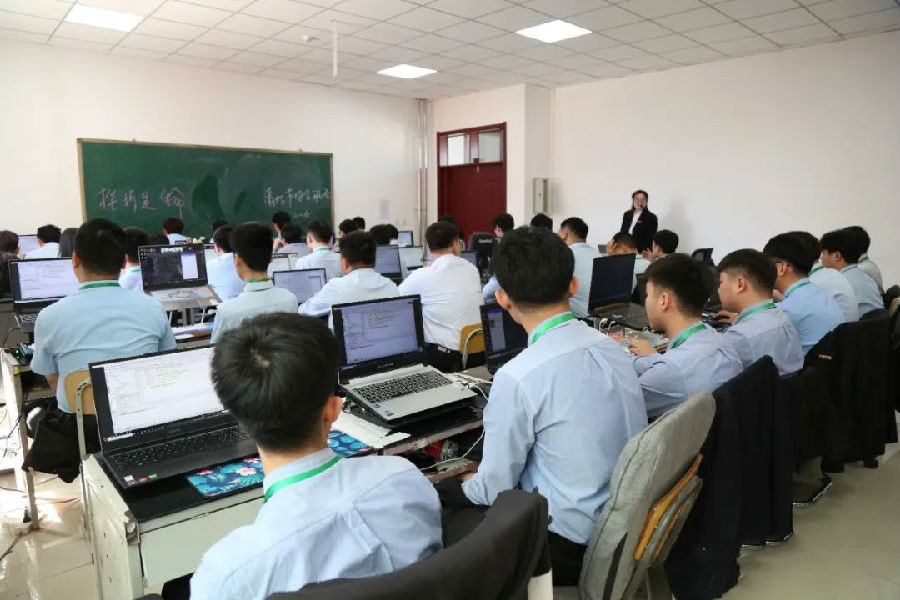 八維學校深度解讀物聯網專業培養方案帶領學子略科技的魅力