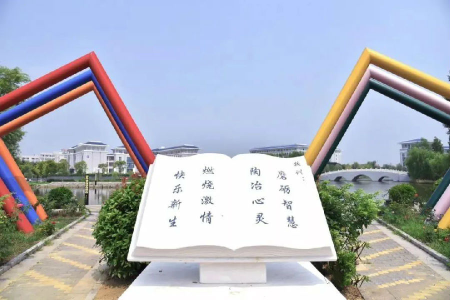 八維教育把握移動互聯網行業發展趨勢引導學子進行行業實訓