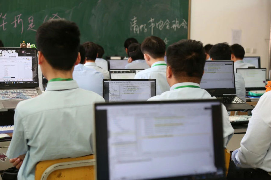 八維教育云計算專業培訓課程一站式助你解決就業問題
