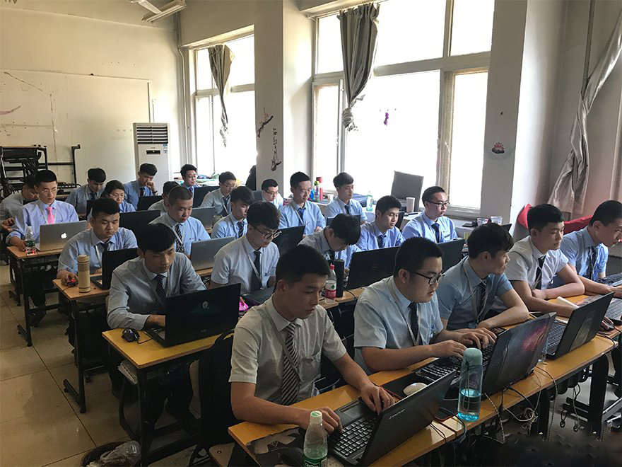 八維職業學校Python編程培訓