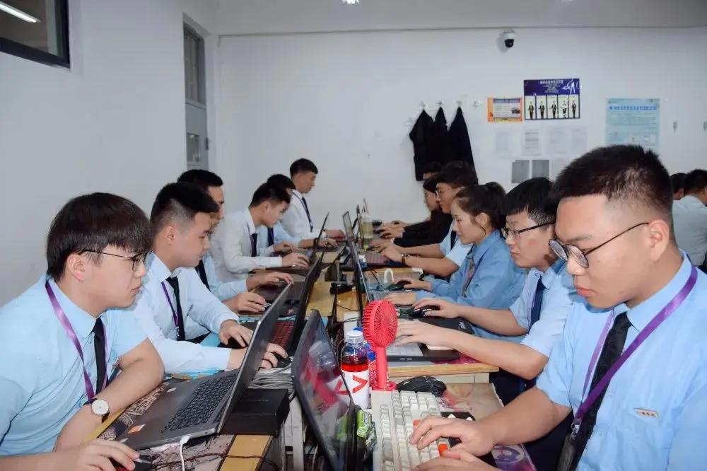 八維學(xué)校軟件測試工程師課程讓你通往IT精英之路告別就業(yè)焦慮