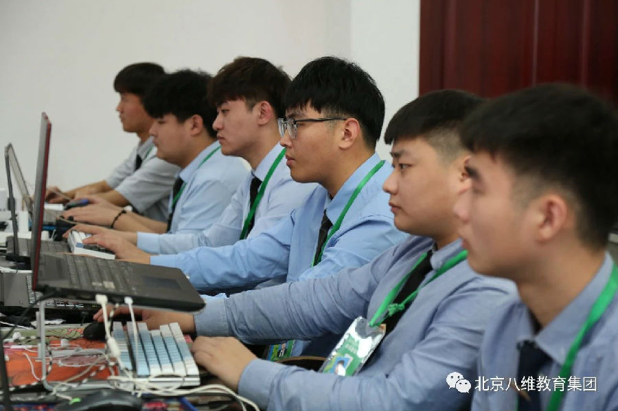 八維教育打造網(wǎng)站工程技能人才的職場就業(yè)黃金路徑讓你秒變行業(yè)翹楚
