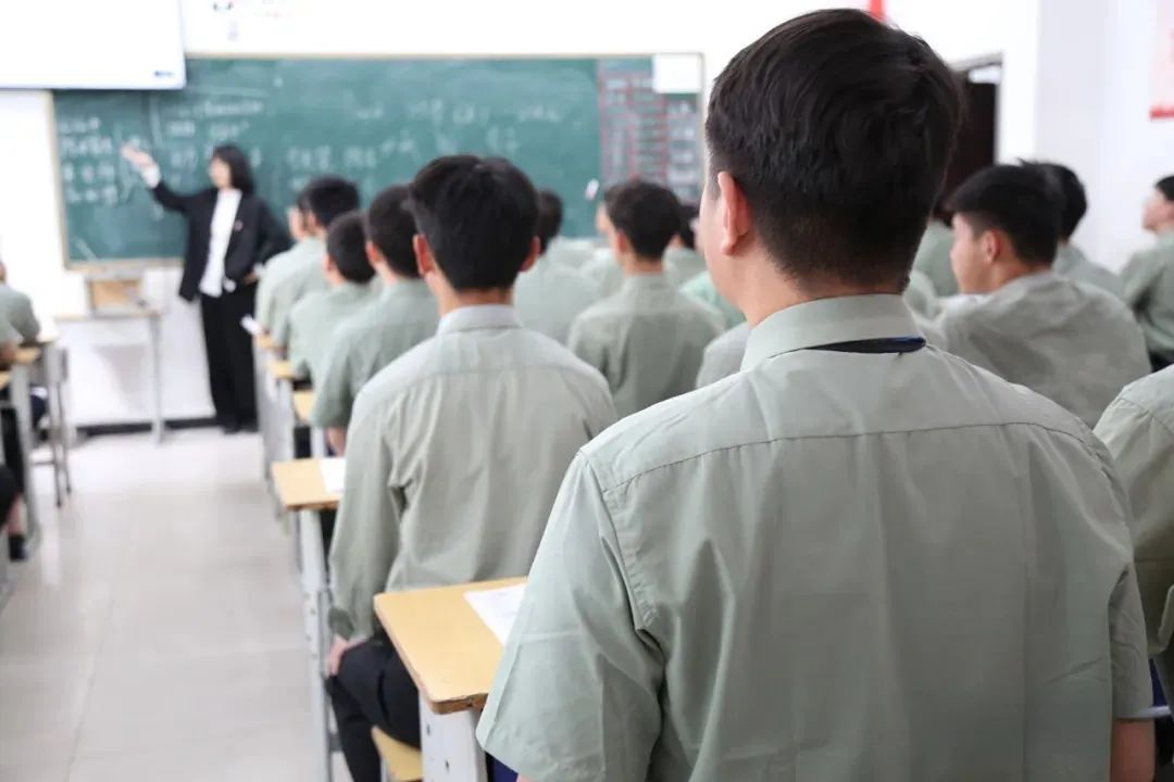 江蘇宿遷八維教育職業學校智馭人工智能孕育科技精英的智慧搖籃