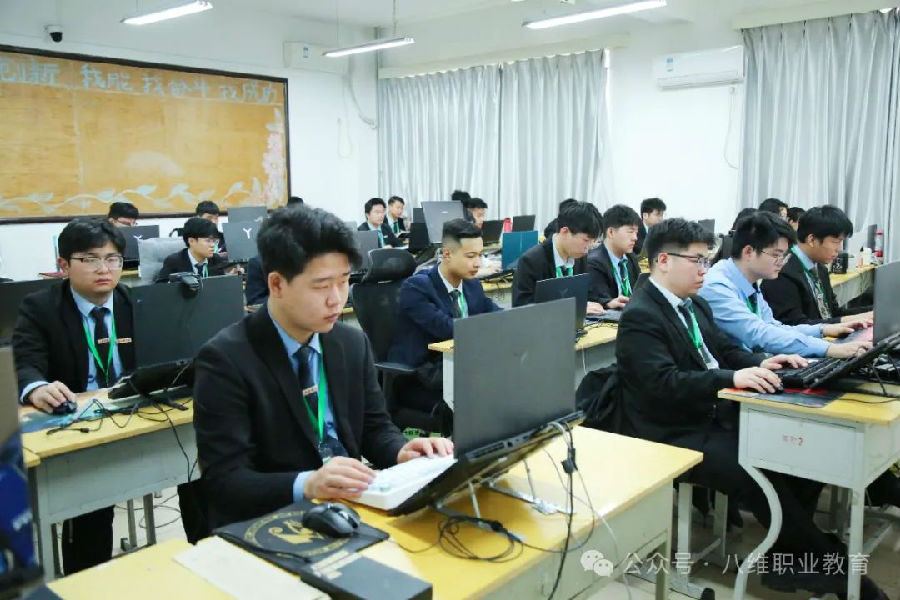 八維職業(yè)學校人工智能的搖籃培育未來智慧巨匠
