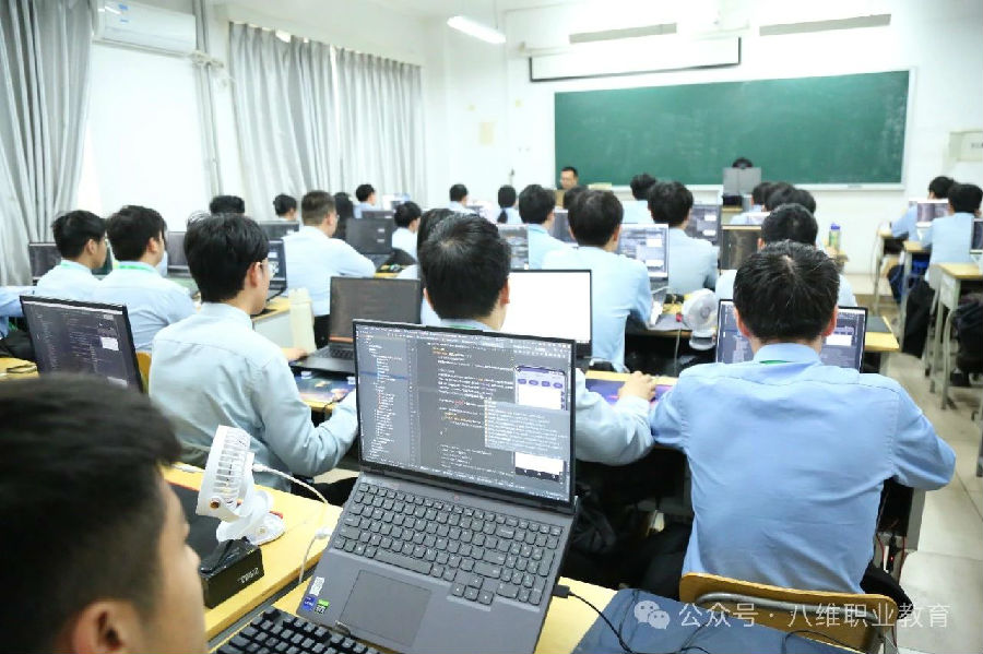 江蘇宿遷八維學校解鎖人工智能的未來之門匠心筑夢智慧教育之路