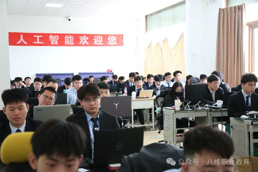 上海人工智能培訓(xùn)機(jī)構(gòu)哪個(gè)口碑好推薦八維職業(yè)學(xué)校的理由