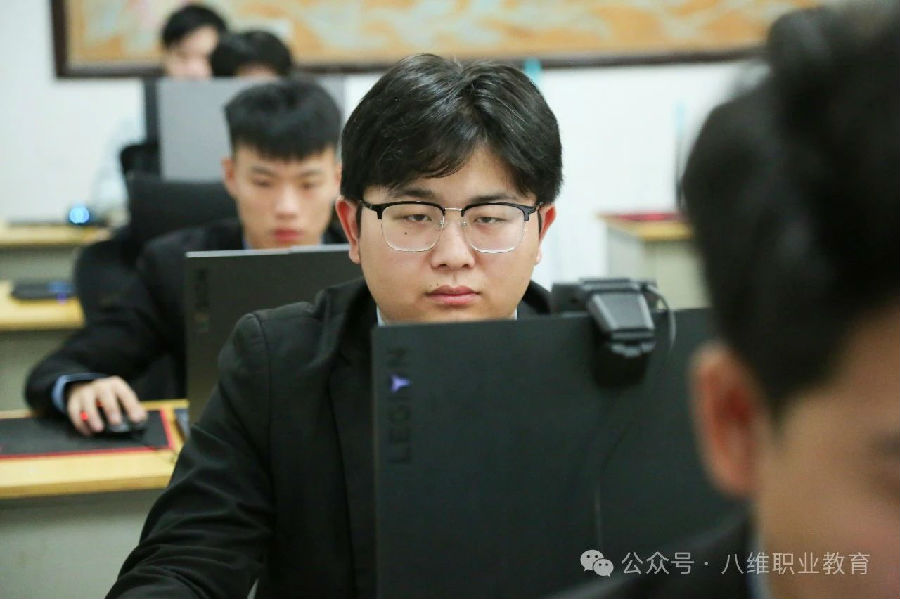 天津大數據培訓機構哪個口碑好推薦八維職業學校的理由