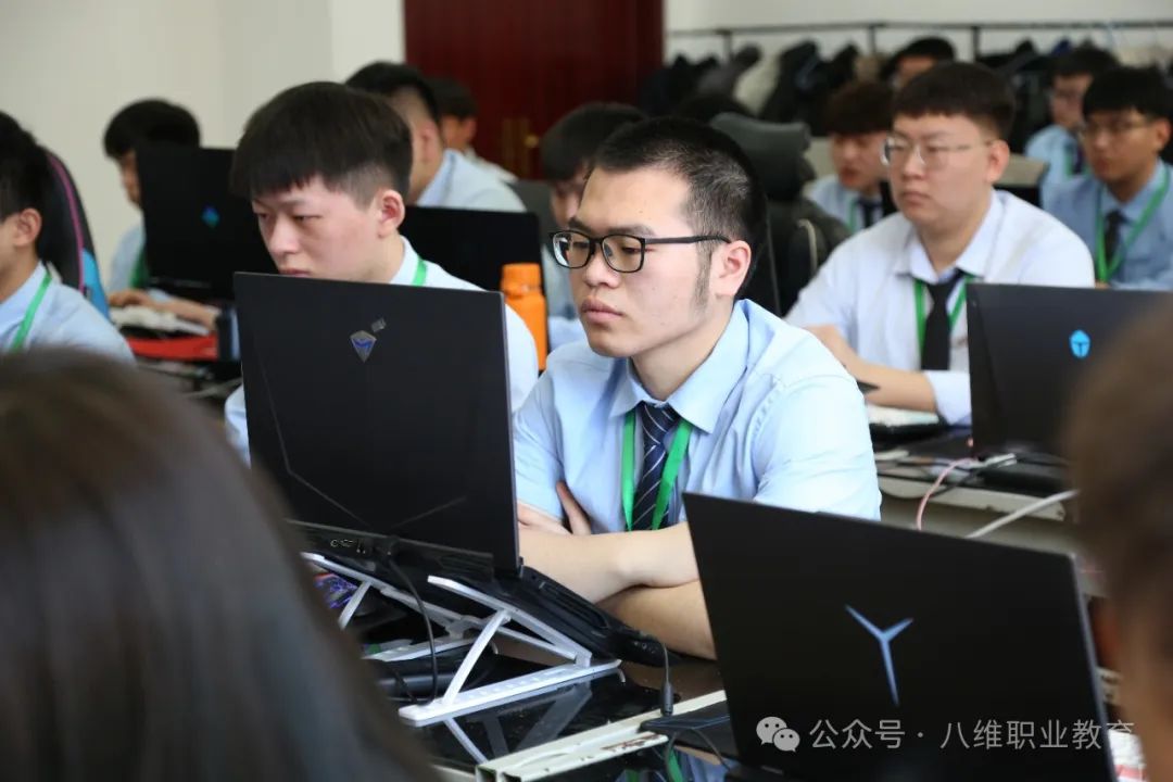 八維教育職業(yè)教育金鑰匙鑄就就業(yè)路上新的里程碑