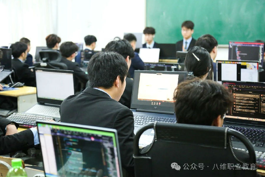江蘇宿遷八維學校數(shù)字技術(shù)浪潮的領(lǐng)航者鑄就未來數(shù)字精英