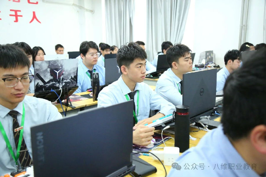 江蘇宿遷八維學校深耕云計算領(lǐng)域開啟數(shù)字未來新篇章
