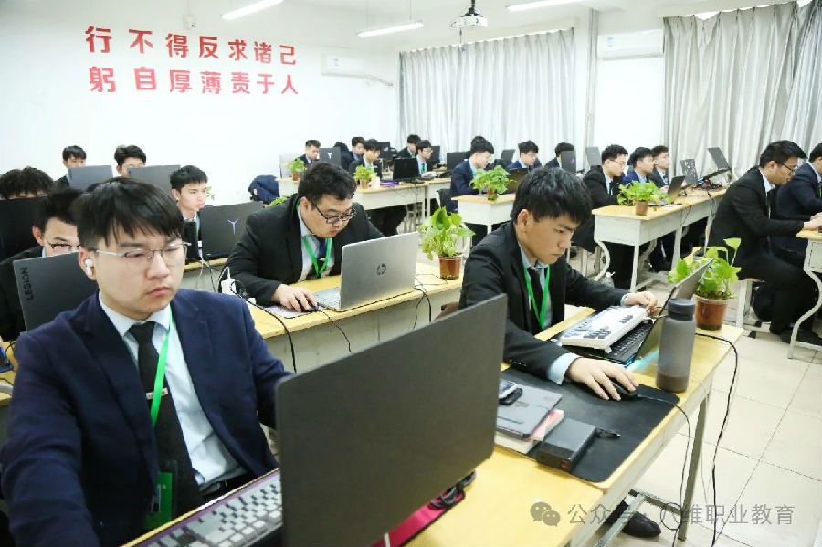 江蘇宿遷八維學校深耕云計算領(lǐng)域開啟數(shù)字未來新篇章