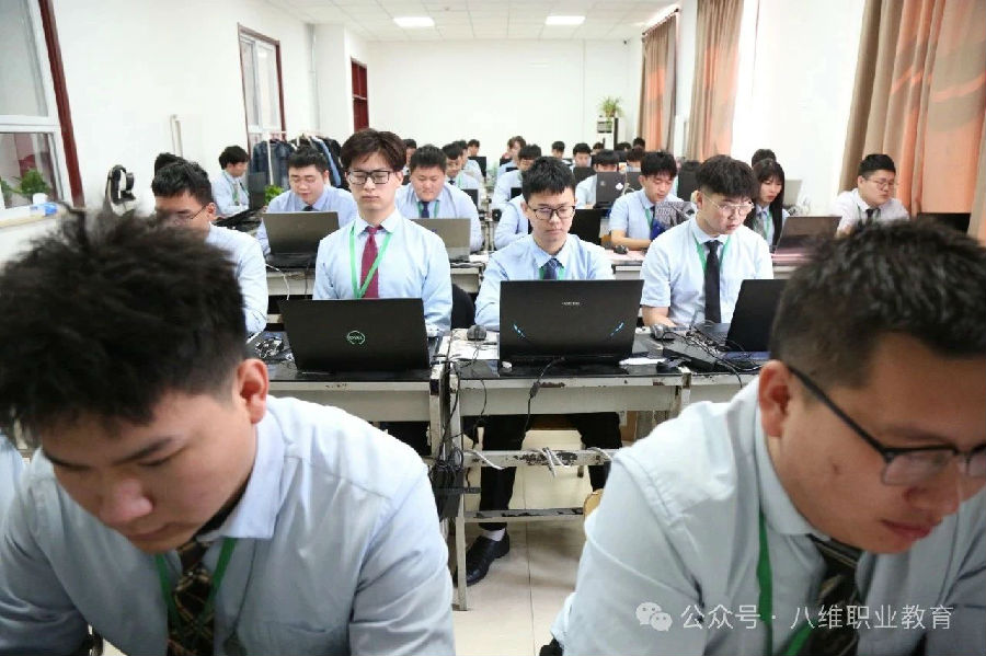 八維職業(yè)學校解鎖人工智能領(lǐng)域無限潛能孕育未來科技精英