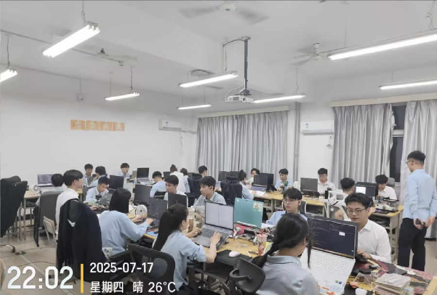 八維職業(yè)學(xué)校解鎖人工智能黃金四類項(xiàng)目賽道鑄就未來科技精英的搖籃