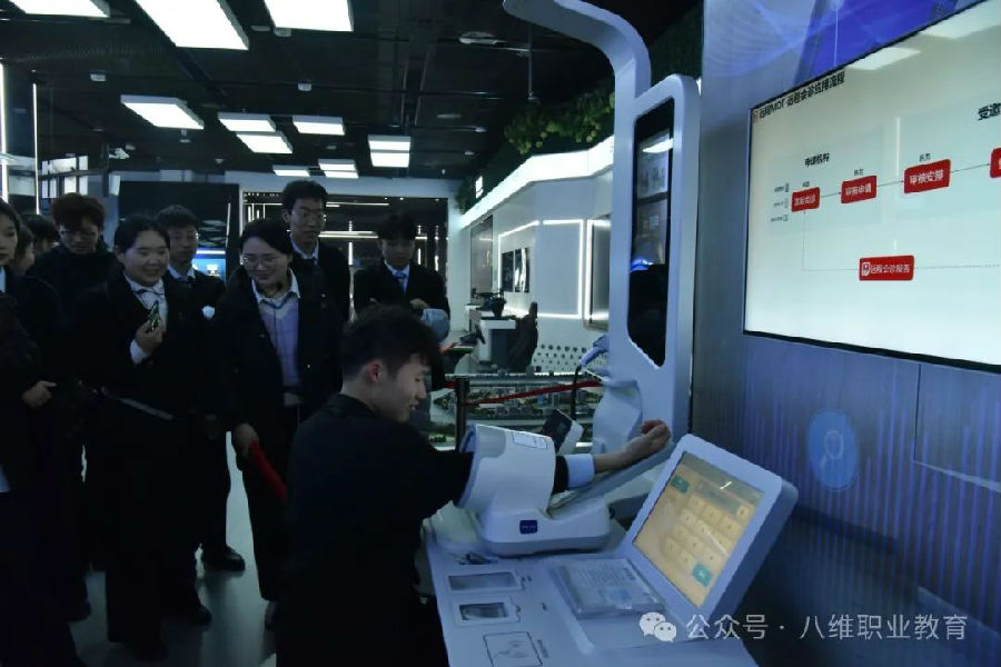 八維職業(yè)學校開啟智慧未來人工智能領域引領未來科技潮流