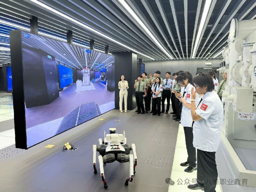 八維職業學校AI新紀元風潮領航者智啟未來智能輝煌篇章的超級匠人