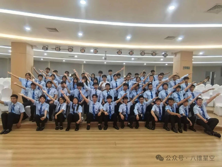 八維職業學校培育人工智能領域新飛躍的先鋒力量開啟未來科技精英新征程