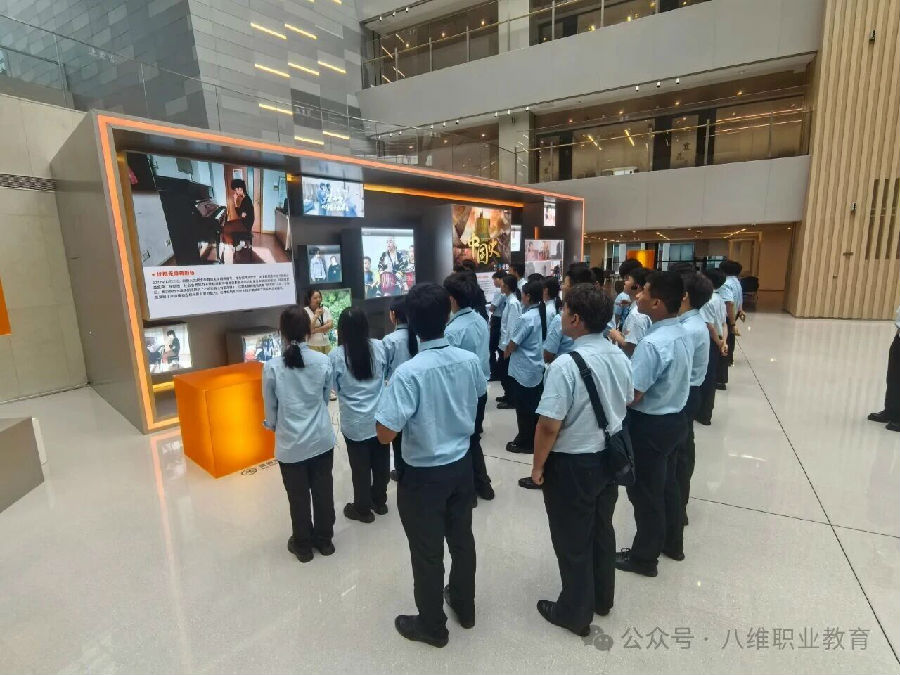 八維職業學校學子去阿里體驗電商文化，去百度探索智能駕駛體感