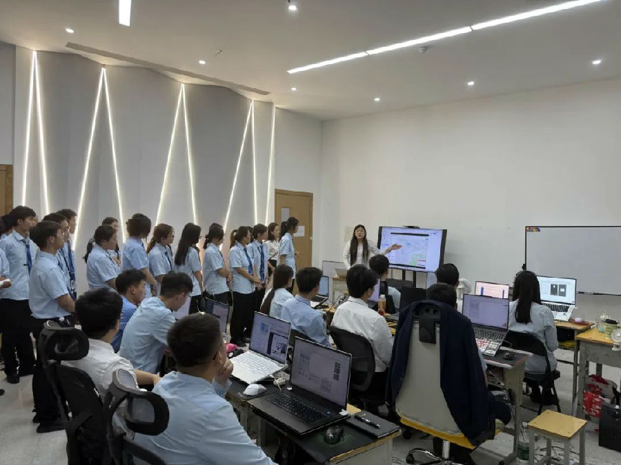 八維職業學校職業教育領域新航標引領學子重鑄數字技能開啟未來無限可能