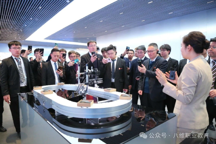 八維職業學校奏響數字科技領域交響曲打造數字技術人才星途計劃