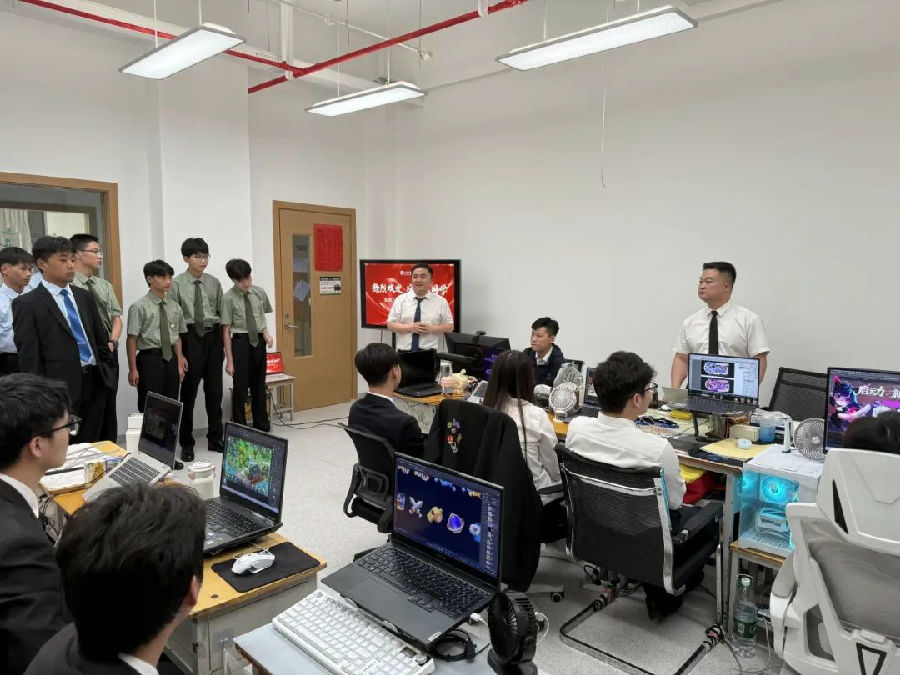 八維職業學校開啟鴻蒙生態開發新紀元打造鴻蒙未來精英開發技術人才