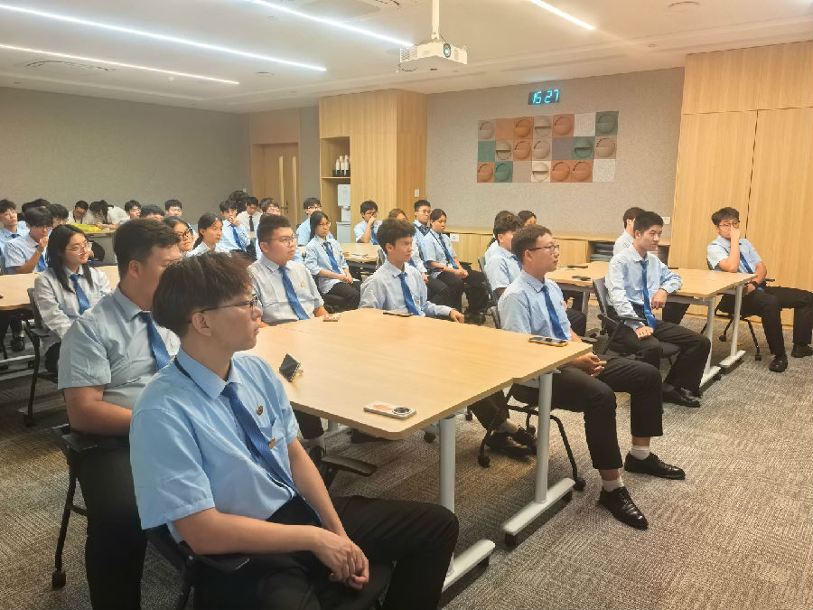 八維職業學校解鎖人工智能無限可能新章鍛造人工智能精英的黃金搖籃