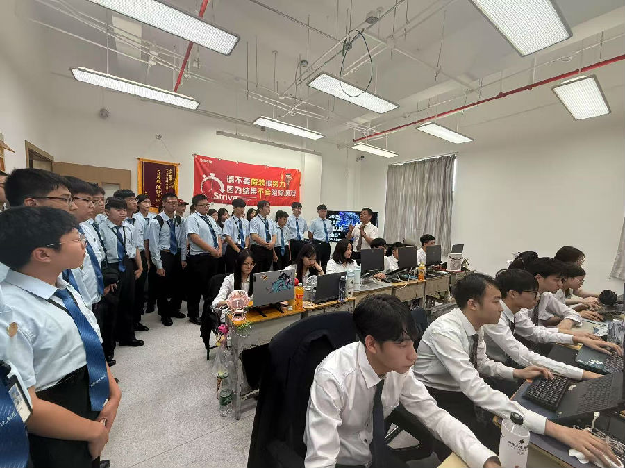 八維職業學校引領未來科技新風尚開啟人工智能職夢新征程