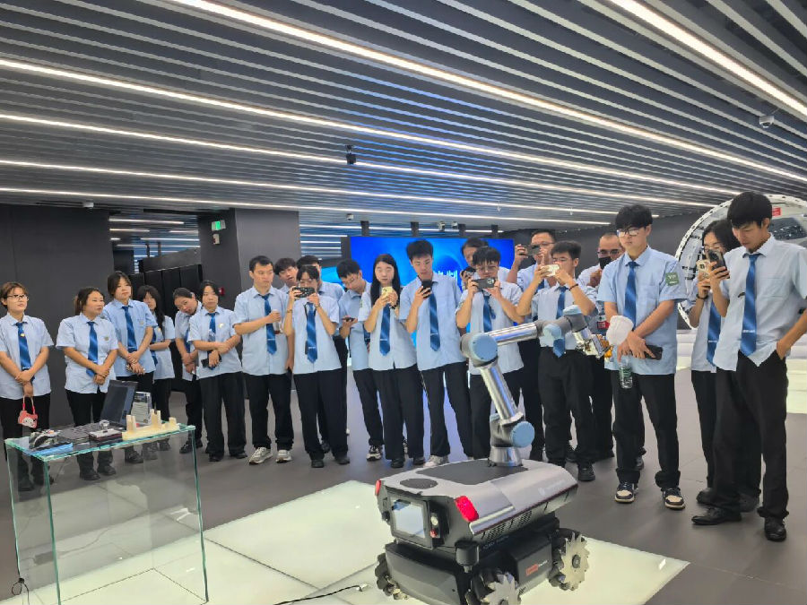 八維職業學校洞察人工智能科技先機鑄就職場硬實力