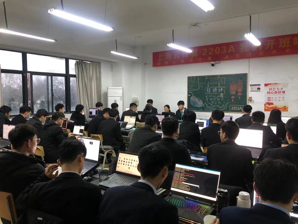 八維職業(yè)學(xué)校帶你探索云計算開啟IT行業(yè)職業(yè)新生涯