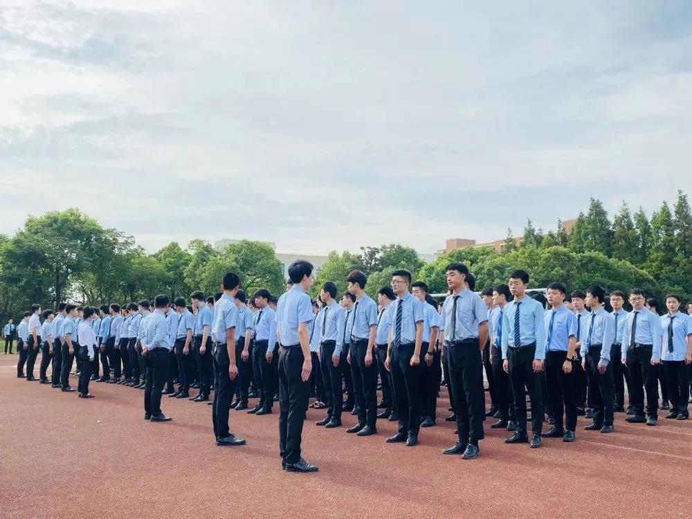 八維學校全方位精英鍛造場,引領高素質人才新航向!
