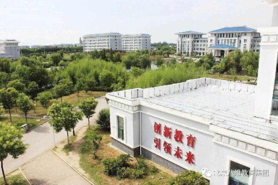 八維學校匠心打造AI課程，引領學子邁向智能新紀元！